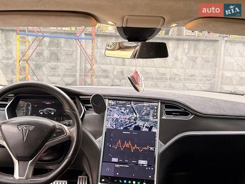 Лифтбек Tesla Model S 2015 в Киеве