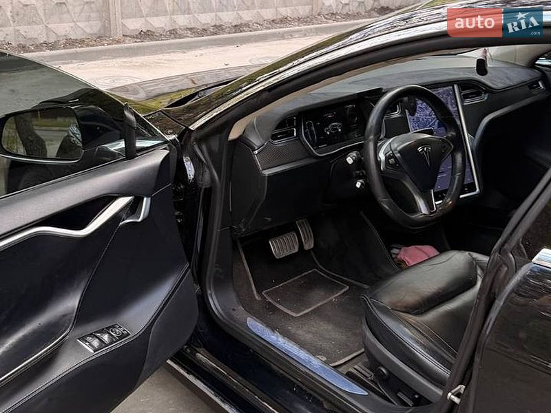 Ліфтбек Tesla Model S 2015 в Києві