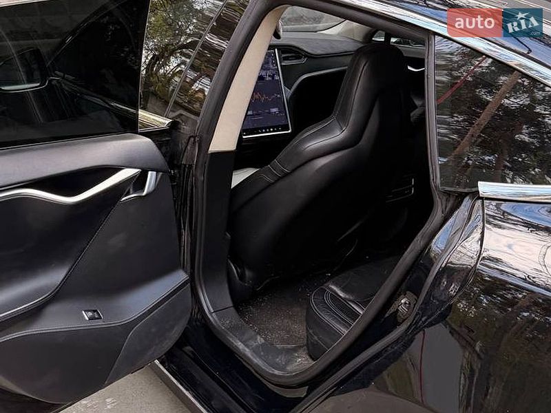 Ліфтбек Tesla Model S 2015 в Києві