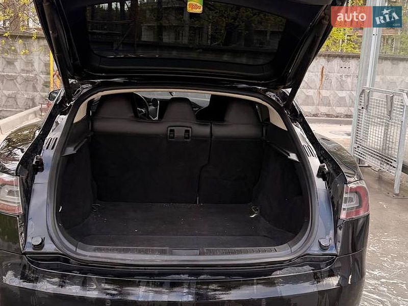 Лифтбек Tesla Model S 2015 в Киеве