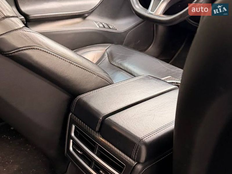 Ліфтбек Tesla Model S 2015 в Києві