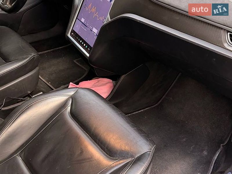 Ліфтбек Tesla Model S 2015 в Києві