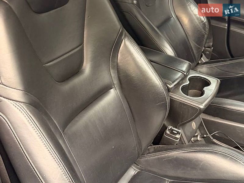 Лифтбек Tesla Model S 2015 в Киеве