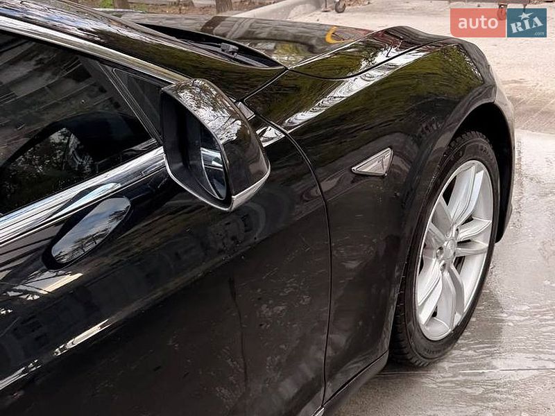 Ліфтбек Tesla Model S 2015 в Києві