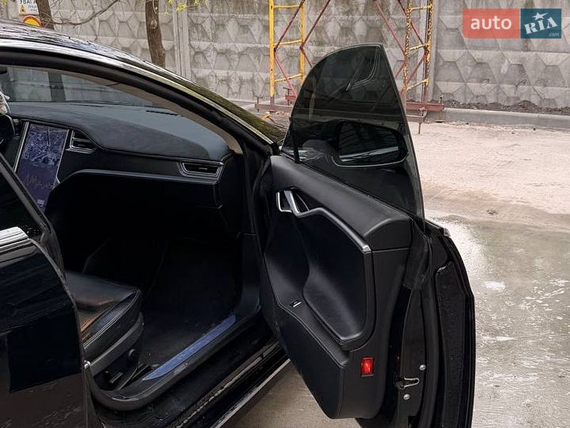 Ліфтбек Tesla Model S 2015 в Києві