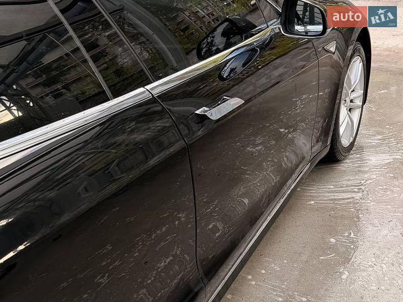 Лифтбек Tesla Model S 2015 в Киеве