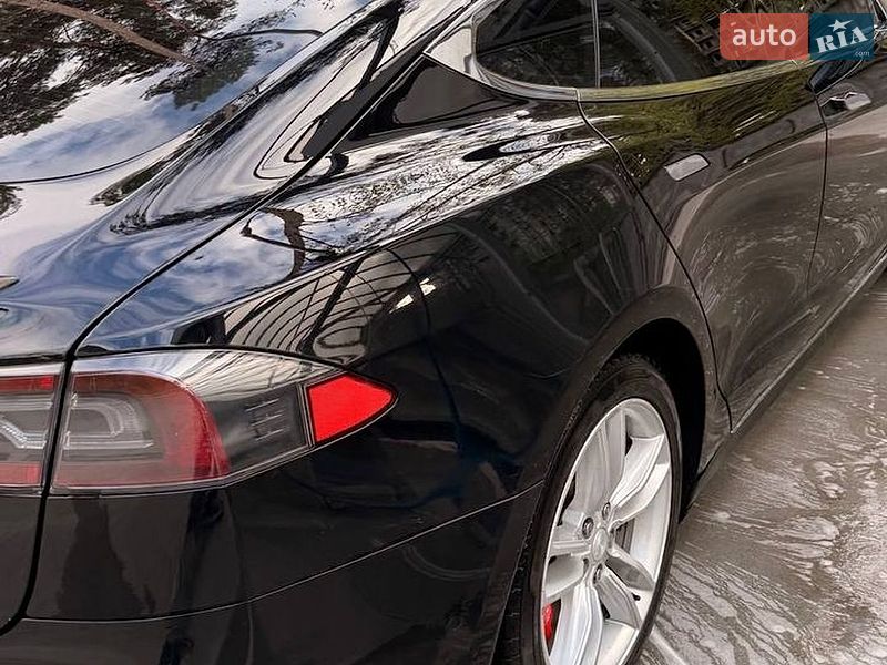 Ліфтбек Tesla Model S 2015 в Києві