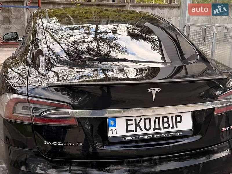 Ліфтбек Tesla Model S 2015 в Києві