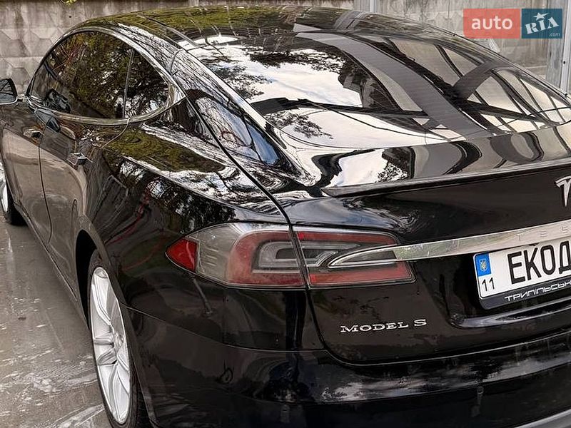 Ліфтбек Tesla Model S 2015 в Києві