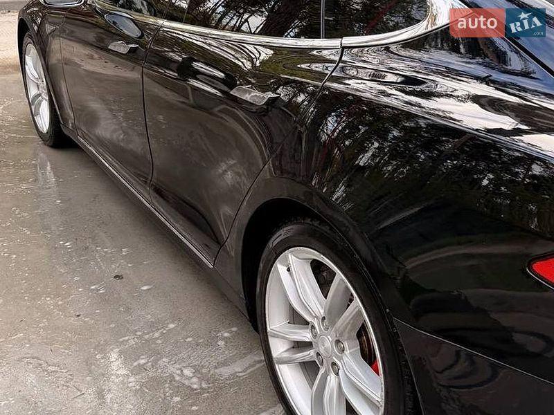 Ліфтбек Tesla Model S 2015 в Києві