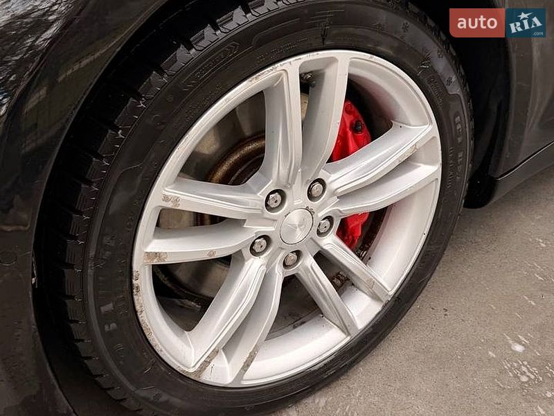 Ліфтбек Tesla Model S 2015 в Києві