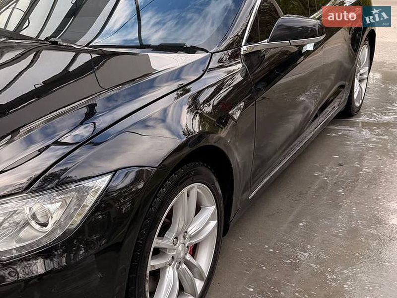 Ліфтбек Tesla Model S 2015 в Києві