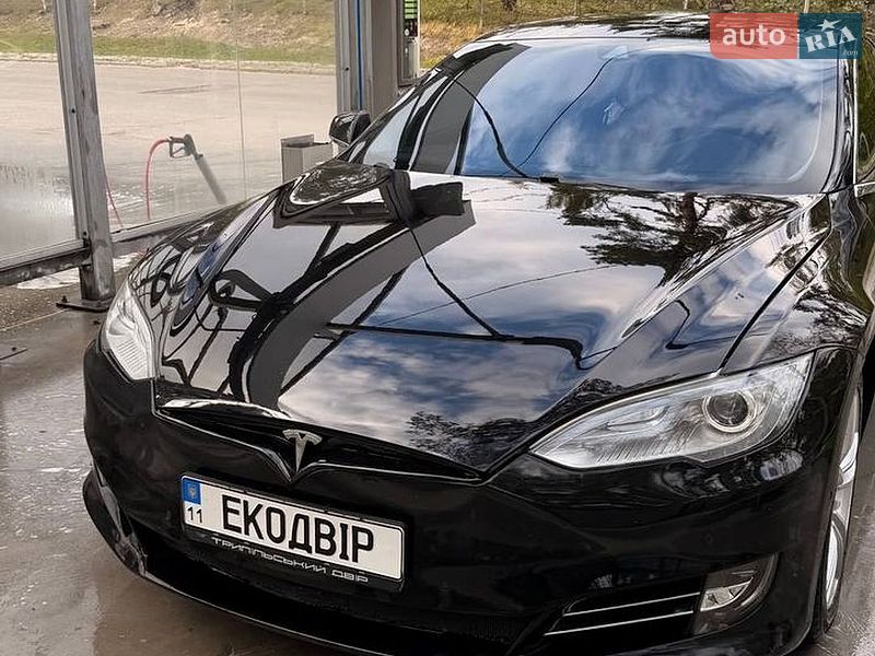 Ліфтбек Tesla Model S 2015 в Києві