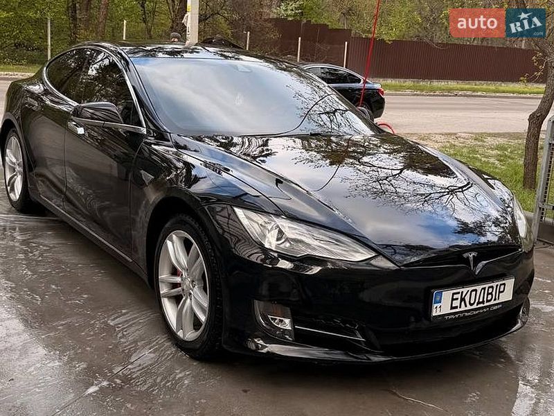Ліфтбек Tesla Model S 2015 в Києві