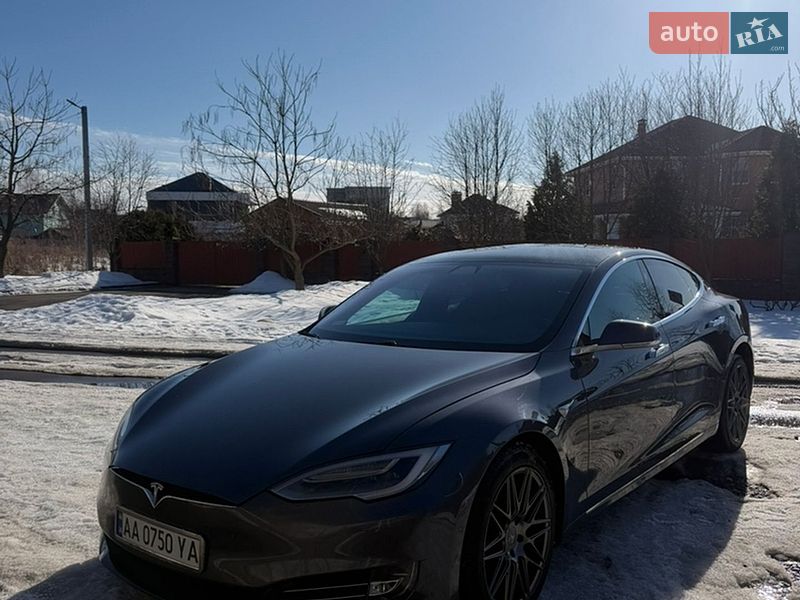 Tesla Model S 2020