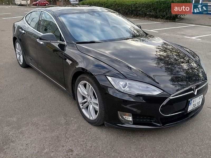 Лифтбек Tesla Model S 2015 в Броварах