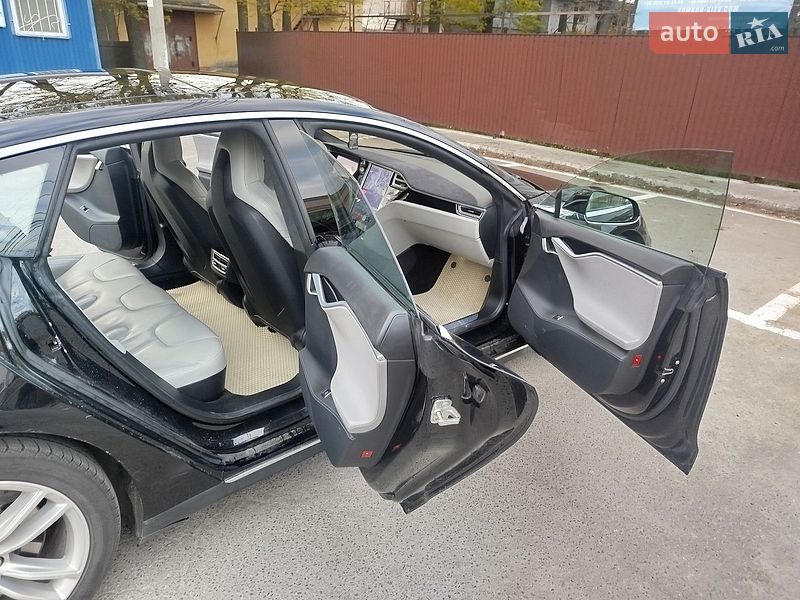 Лифтбек Tesla Model S 2015 в Броварах