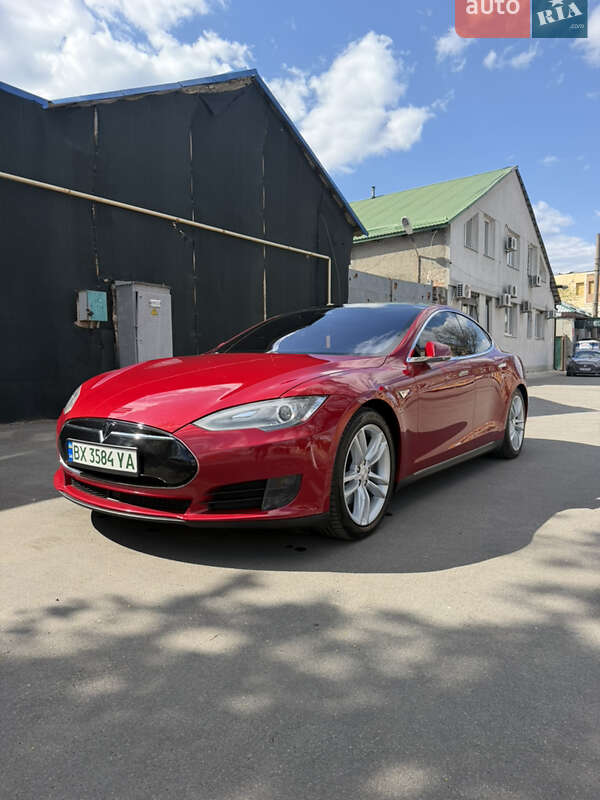 Лифтбек Tesla Model S 2016 в Харькове