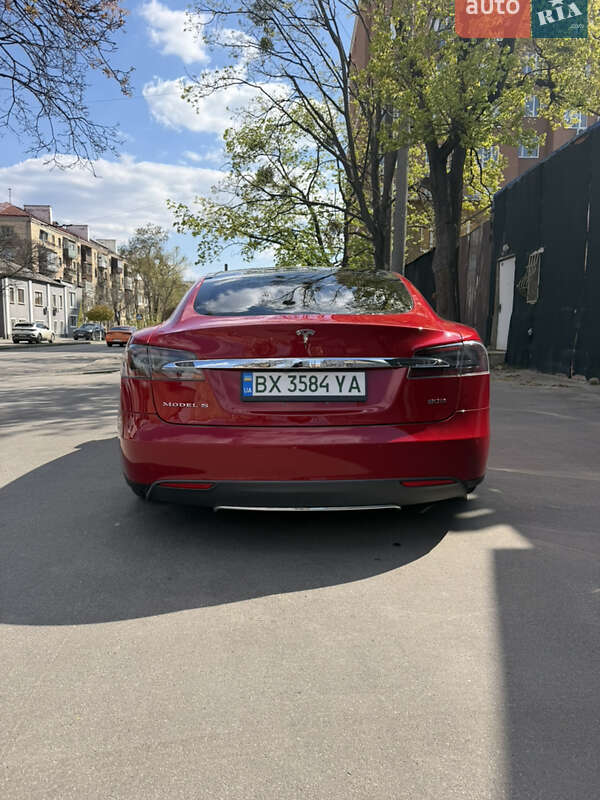 Лифтбек Tesla Model S 2016 в Харькове