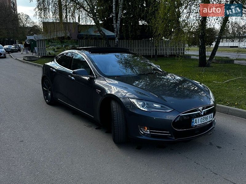 Tesla Model S 2016