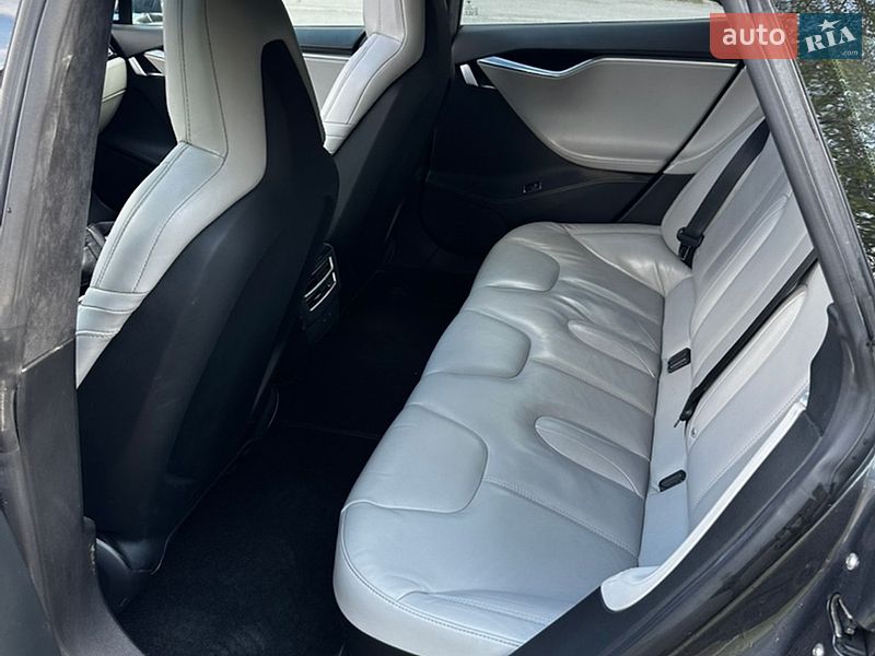 Лифтбек Tesla Model S 2016 в Харькове