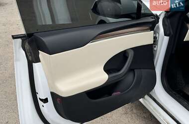 Лифтбек Tesla Model S 2022 в Виннице