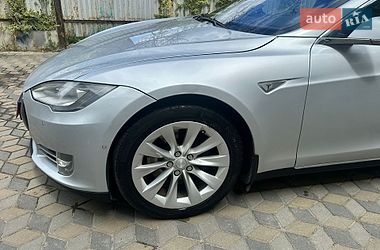 Лифтбек Tesla Model S 2015 в Львове