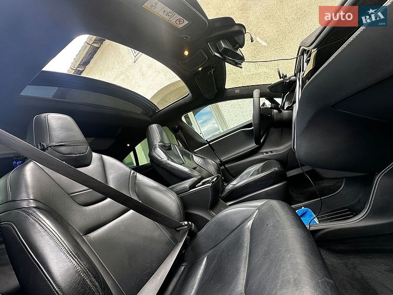 Лифтбек Tesla Model S 2015 в Львове