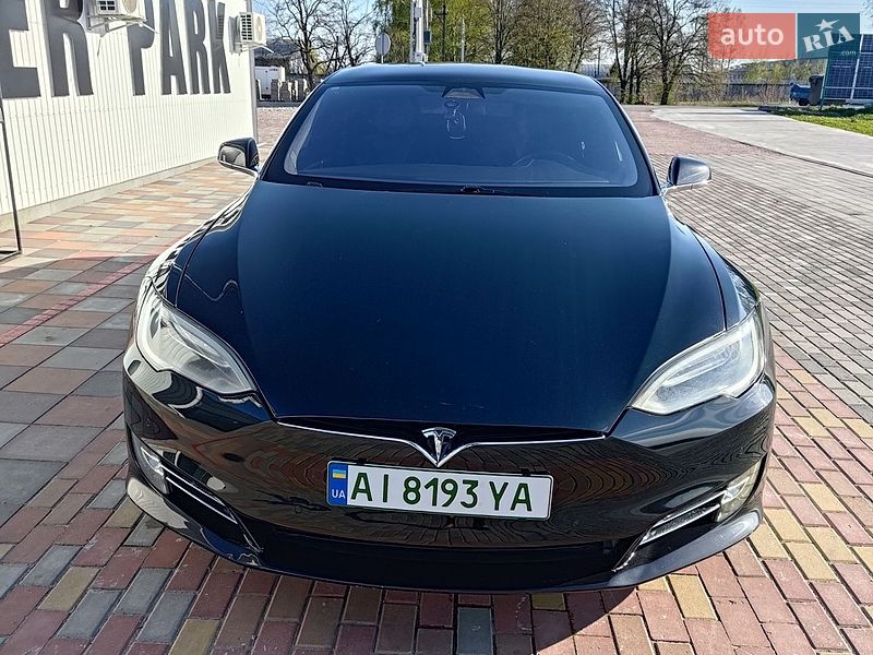 Лифтбек Tesla Model S 2017 в Киеве