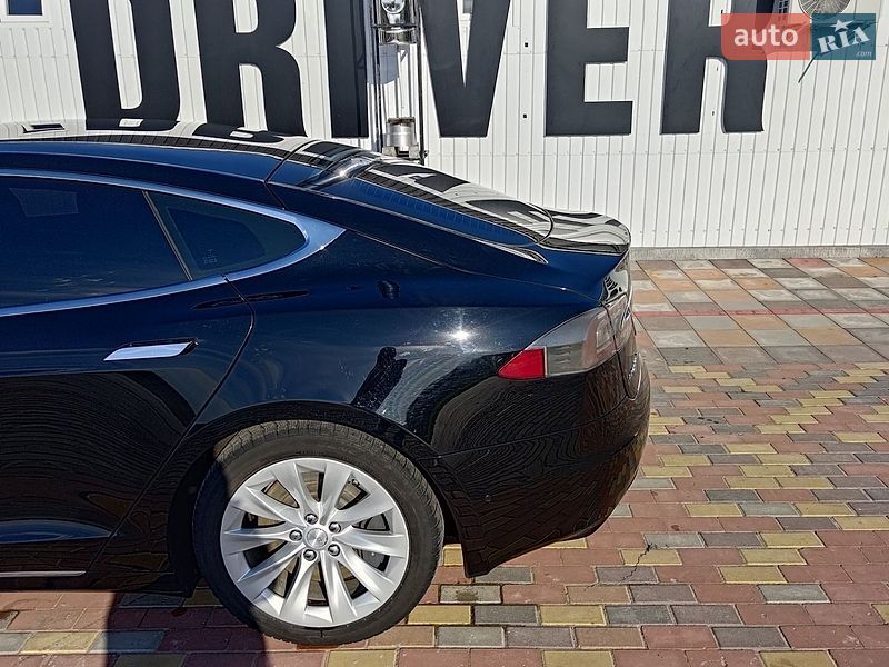 Лифтбек Tesla Model S 2017 в Киеве