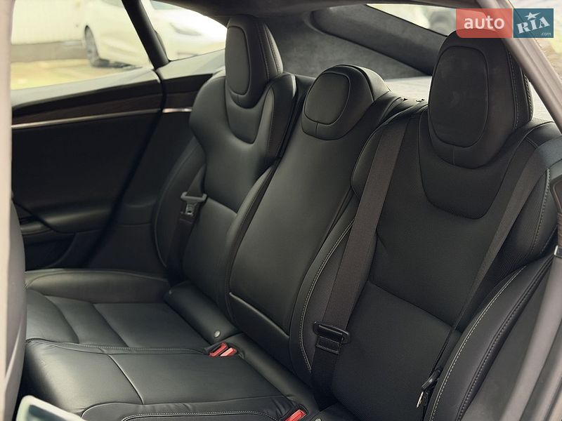 Лифтбек Tesla Model S 2022 в Киеве