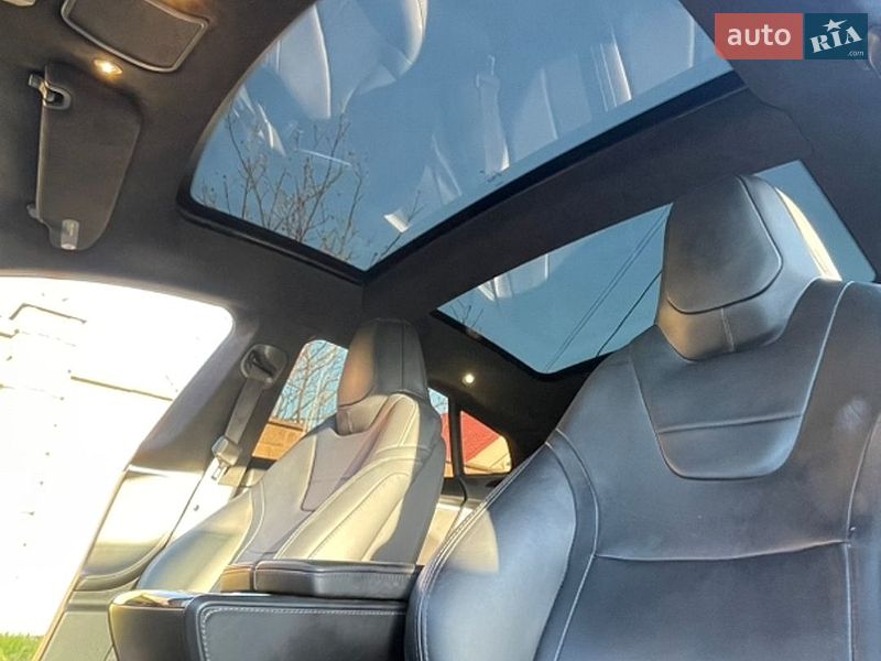 Лифтбек Tesla Model S 2016 в Ровно
