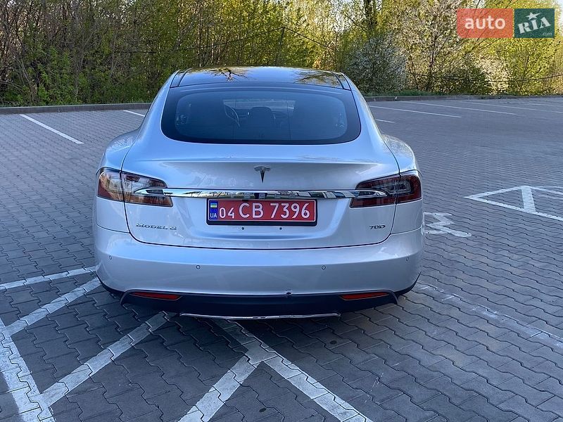 Ліфтбек Tesla Model S 2015 в Києві
