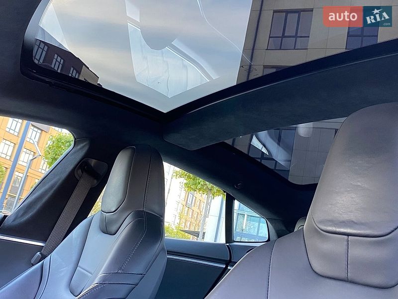 Ліфтбек Tesla Model S 2015 в Києві
