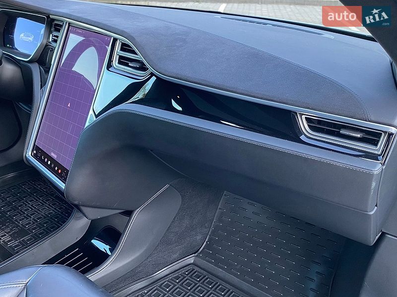 Ліфтбек Tesla Model S 2015 в Києві