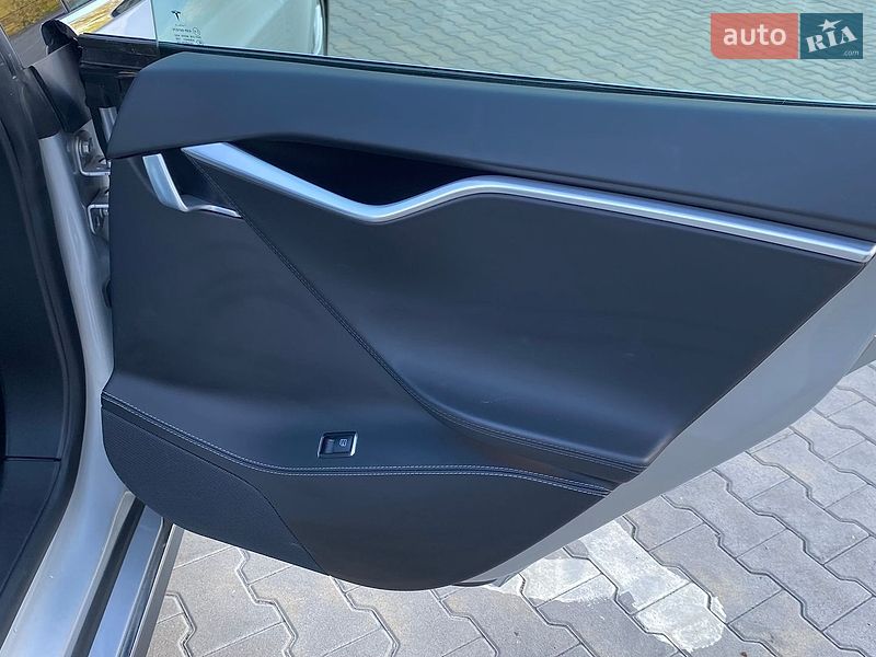 Ліфтбек Tesla Model S 2015 в Києві