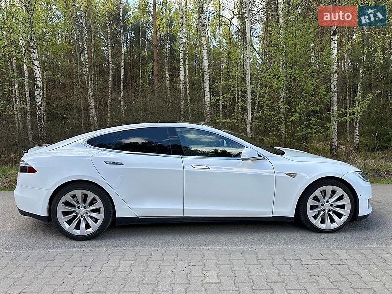 Ліфтбек Tesla Model S 2015 в Києві