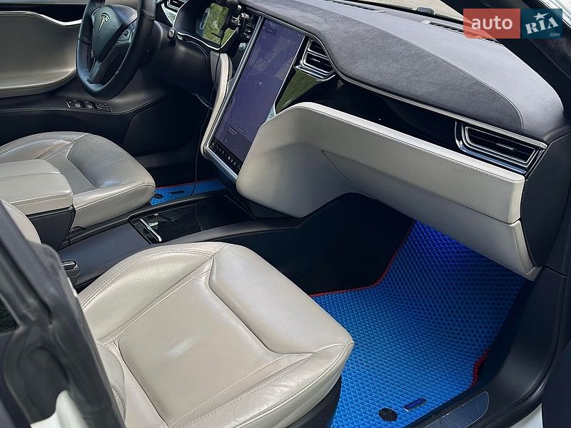 Ліфтбек Tesla Model S 2015 в Києві