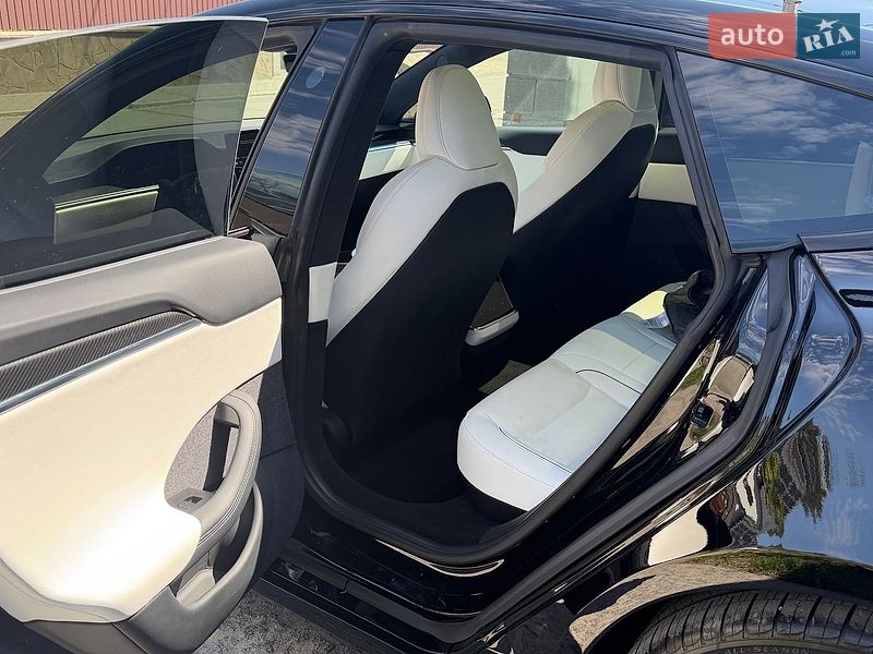 Лифтбек Tesla Model S 2022 в Броварах