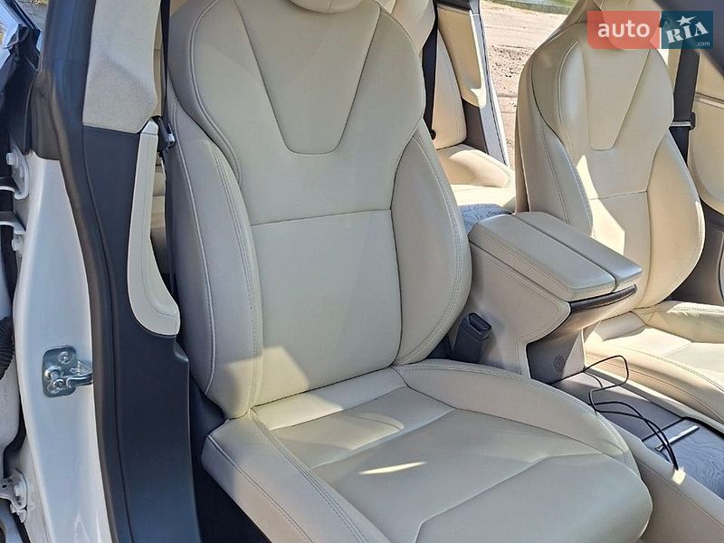 Ліфтбек Tesla Model S 2017 в Києві