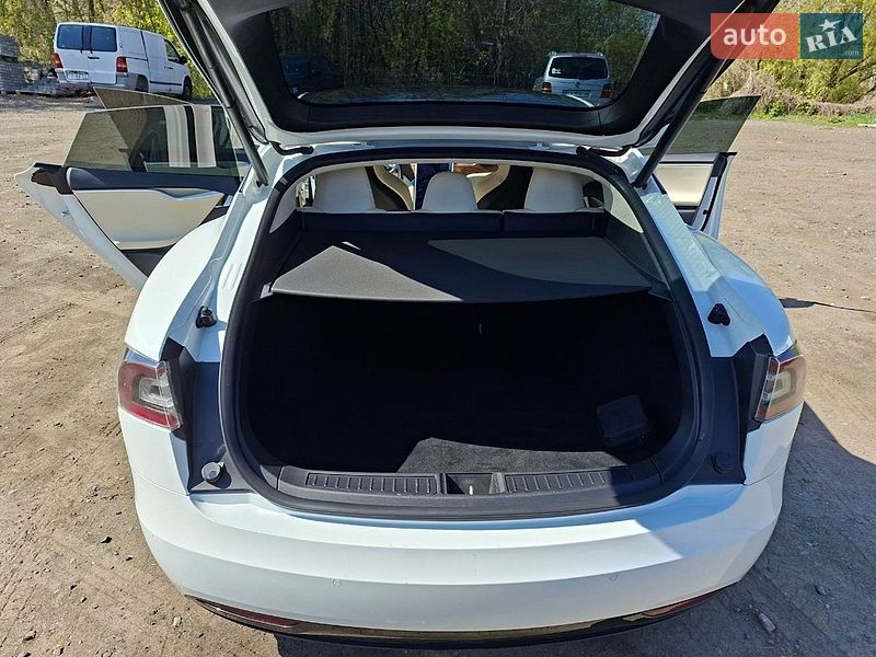 Ліфтбек Tesla Model S 2017 в Києві