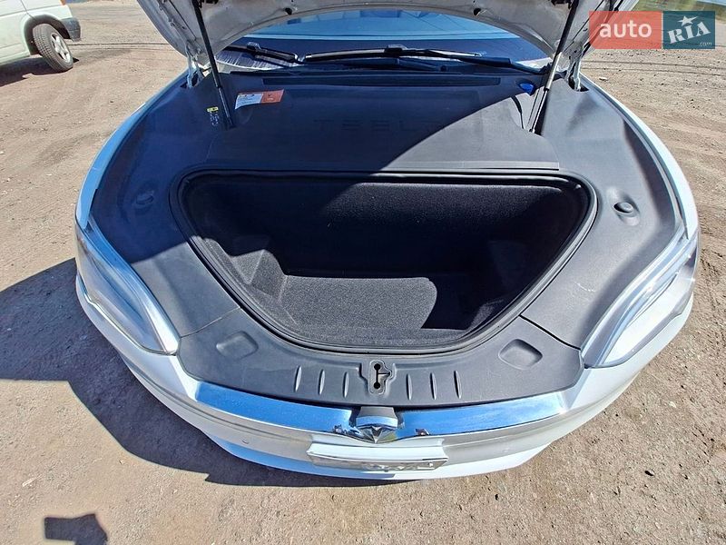 Ліфтбек Tesla Model S 2017 в Києві