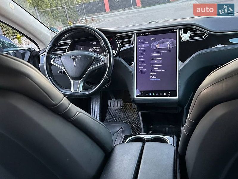 Лифтбек Tesla Model S 2015 в Львове