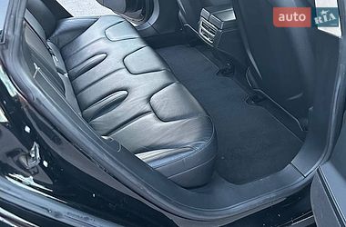 Лифтбек Tesla Model S 2015 в Львове