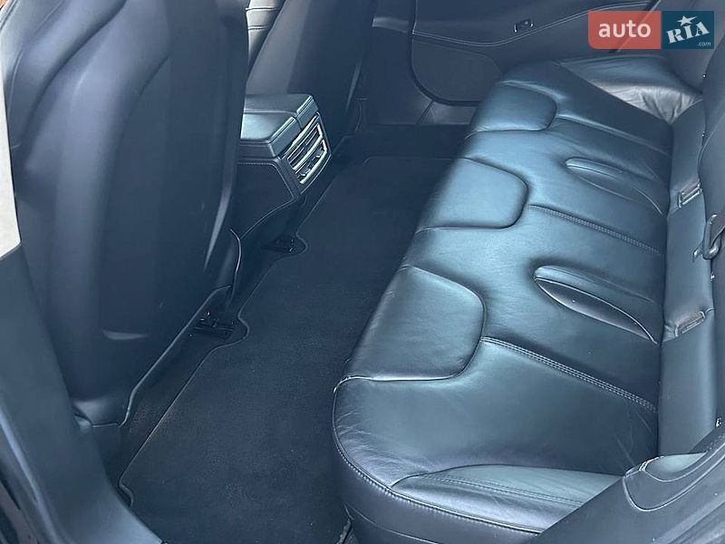 Лифтбек Tesla Model S 2015 в Львове