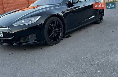 Лифтбек Tesla Model S 2015 в Львове