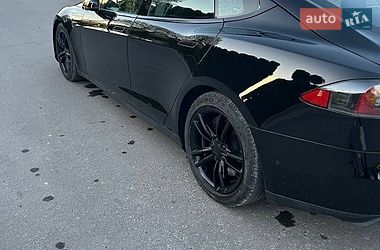 Лифтбек Tesla Model S 2015 в Львове