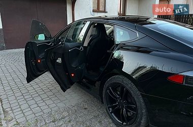 Лифтбек Tesla Model S 2015 в Львове