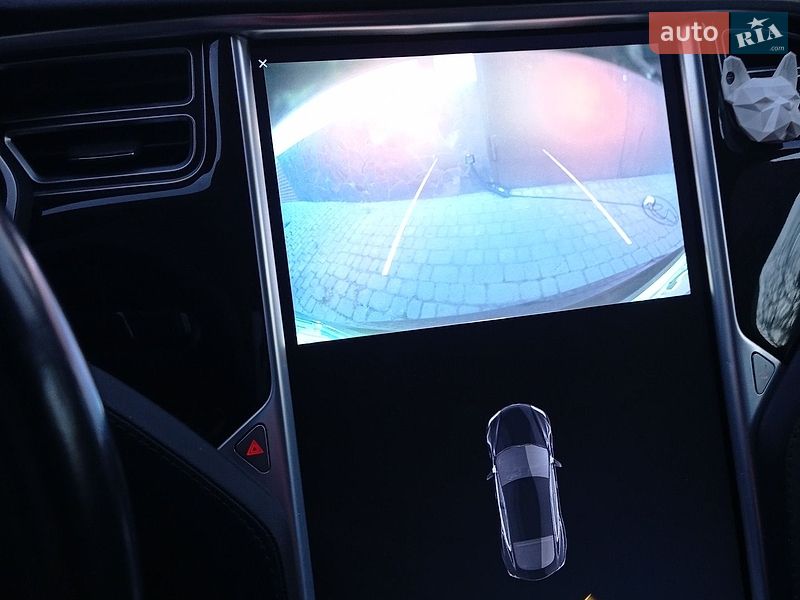 Лифтбек Tesla Model S 2015 в Львове