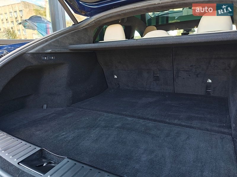 Лифтбек Tesla Model S 2021 в Львове